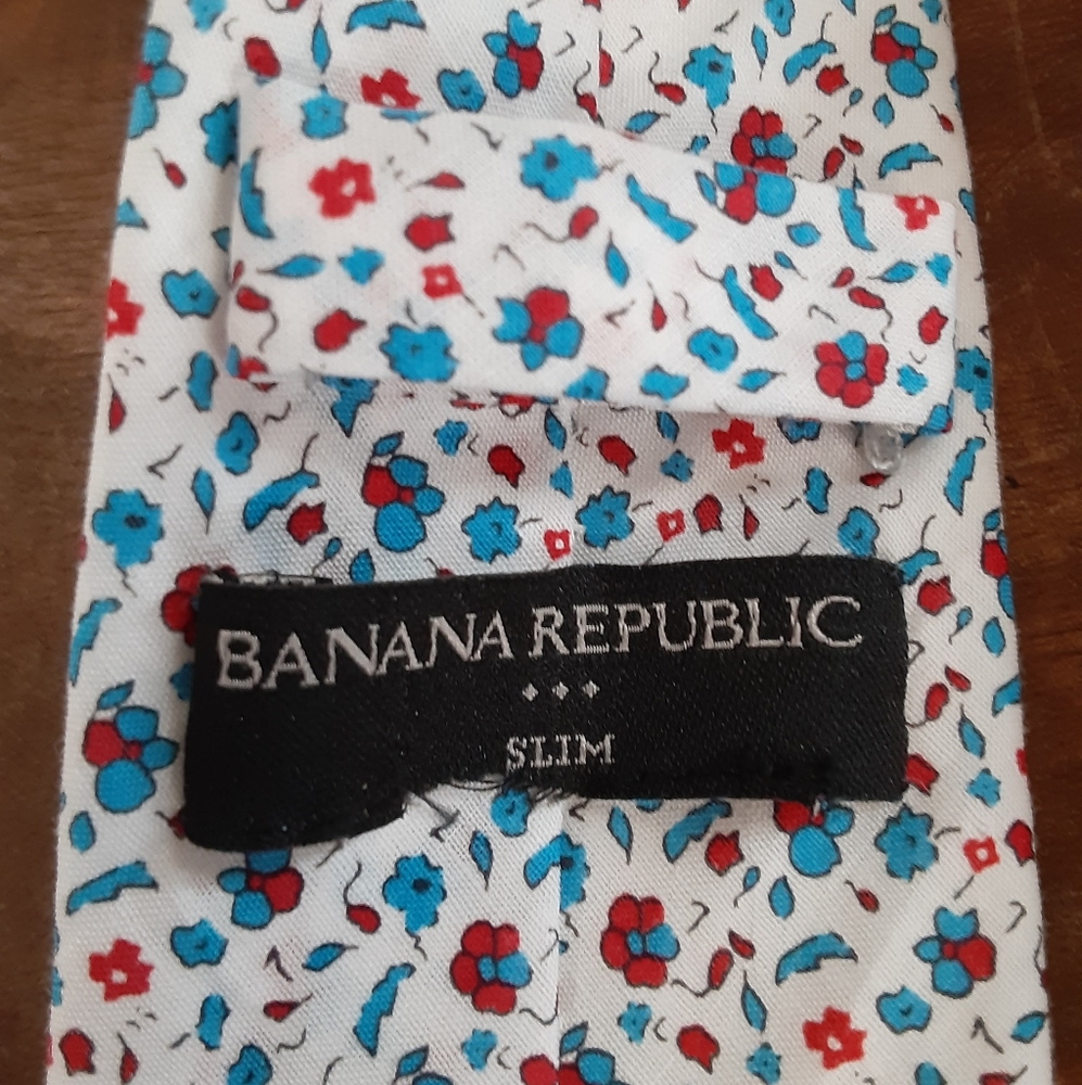 White w/ Blue & Red Floral Banana Republic Tie - Picture 4 of 5